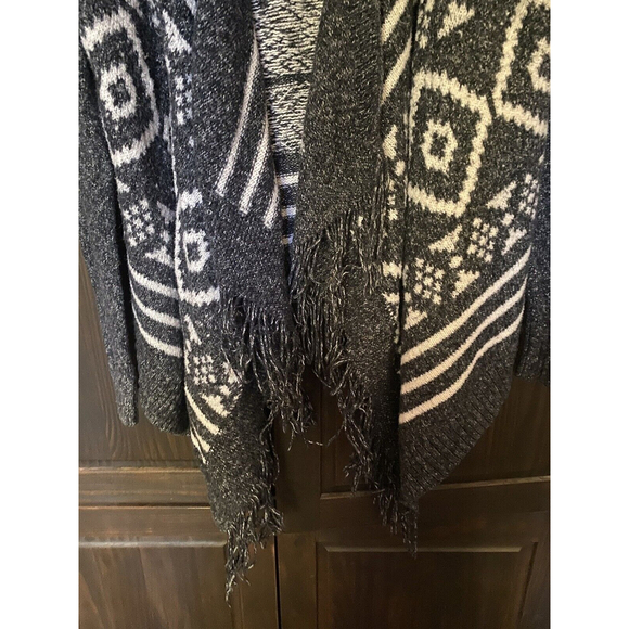 Hollister Blue and White Open Front Cardigan With Fringe LS Sweater Size S - Picture 3 of 7